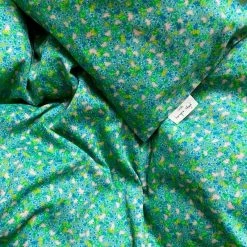 Konges Sløjd Konges Sløjd Baby Midsummer Sengetøj 70x100cm 5 Konges Sløjd Konges Sløjd Baby Midsummer Sengetøj 70x100cm -Baby Jogger butik Konges Sloejd Baby Midsummer Sengetoej 70x100cm 1